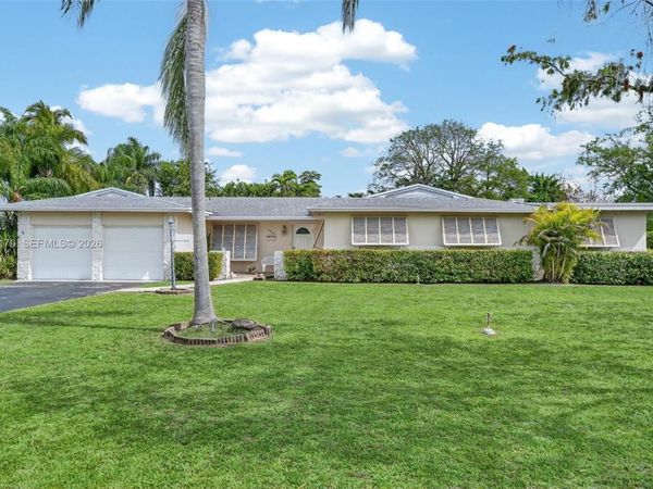 10753 SW 118th St , Miami, FL 33176