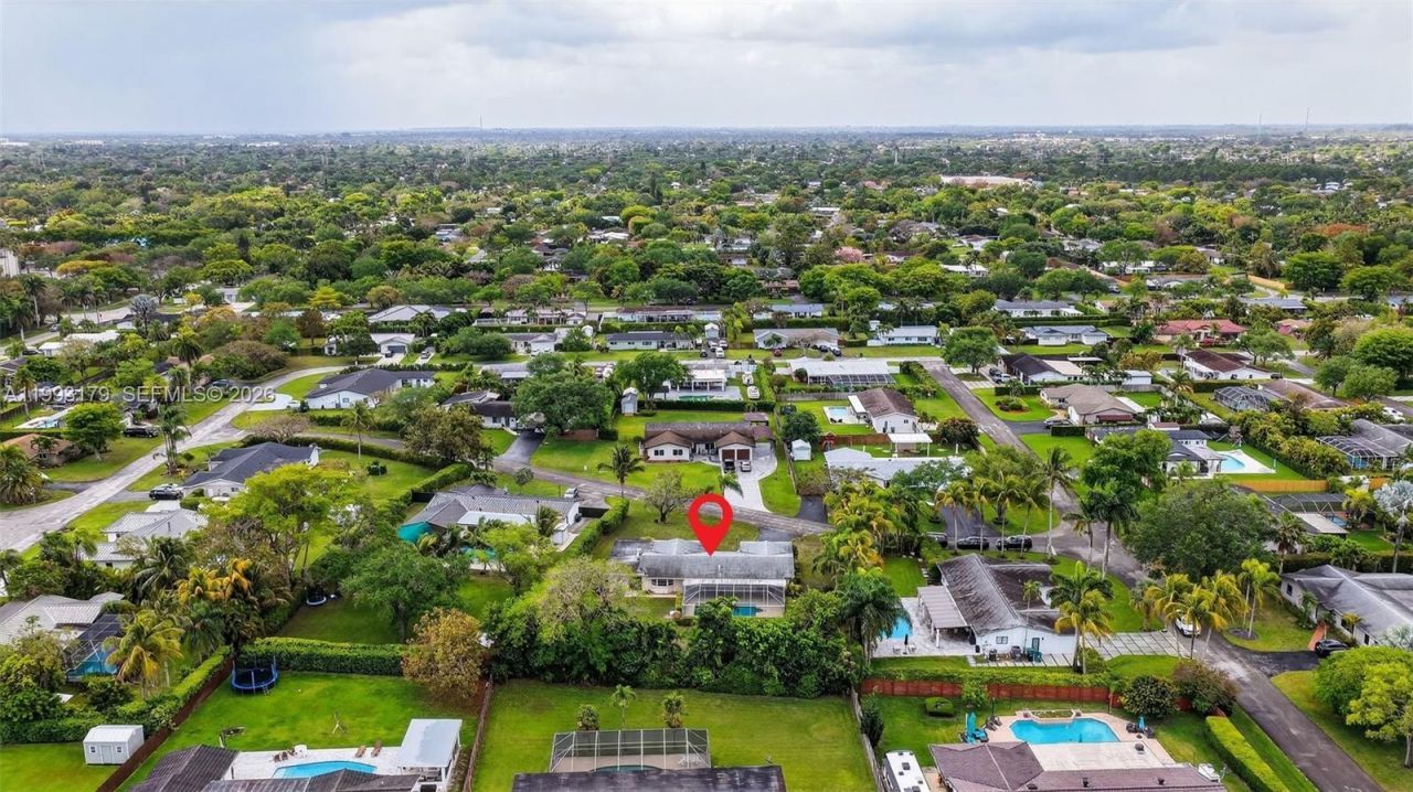 10753 SW 118th St , Miami, FL 33176 Photo