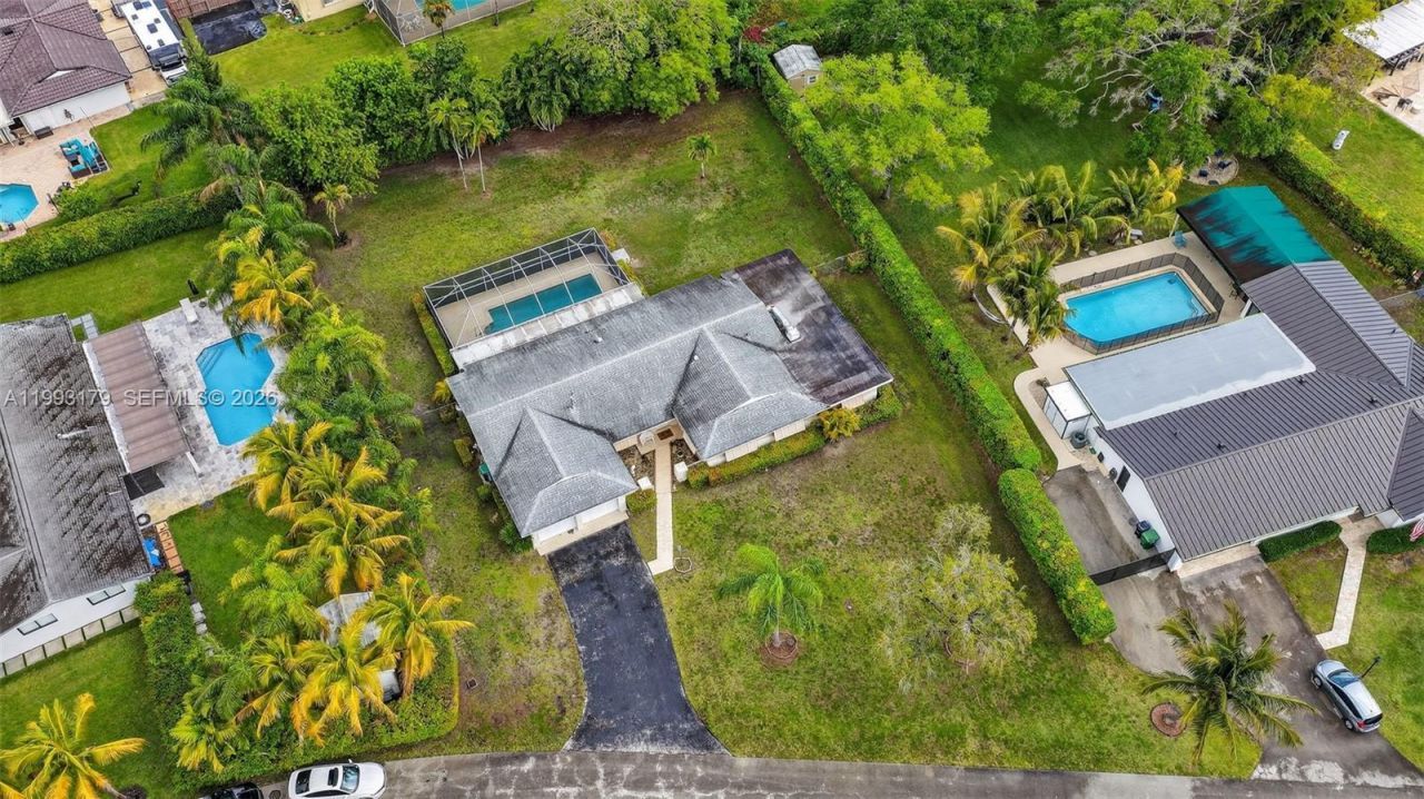 10753 SW 118th St , Miami, FL 33176 Photo