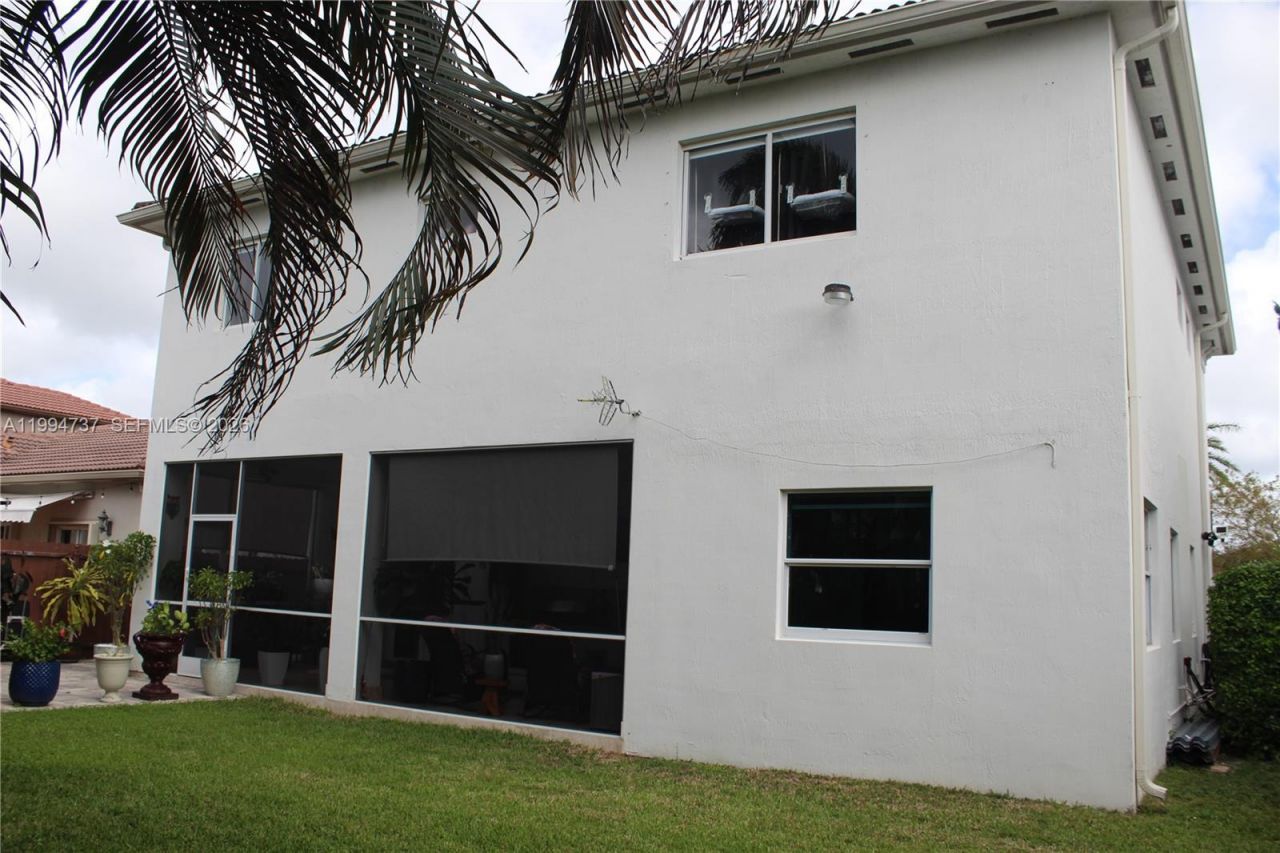 15580 SW 176th Ter , Miami, FL 33187 Photo