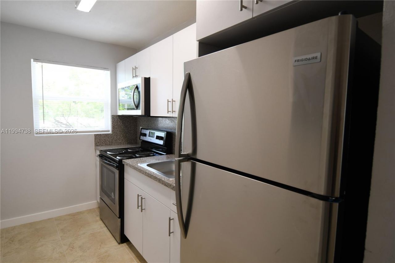 1398 NW 61st St , Unit 10, Miami, FL 33142 Photo