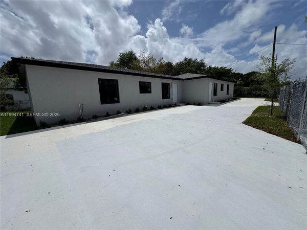 1112 NW 81st St , Miami, FL 33150