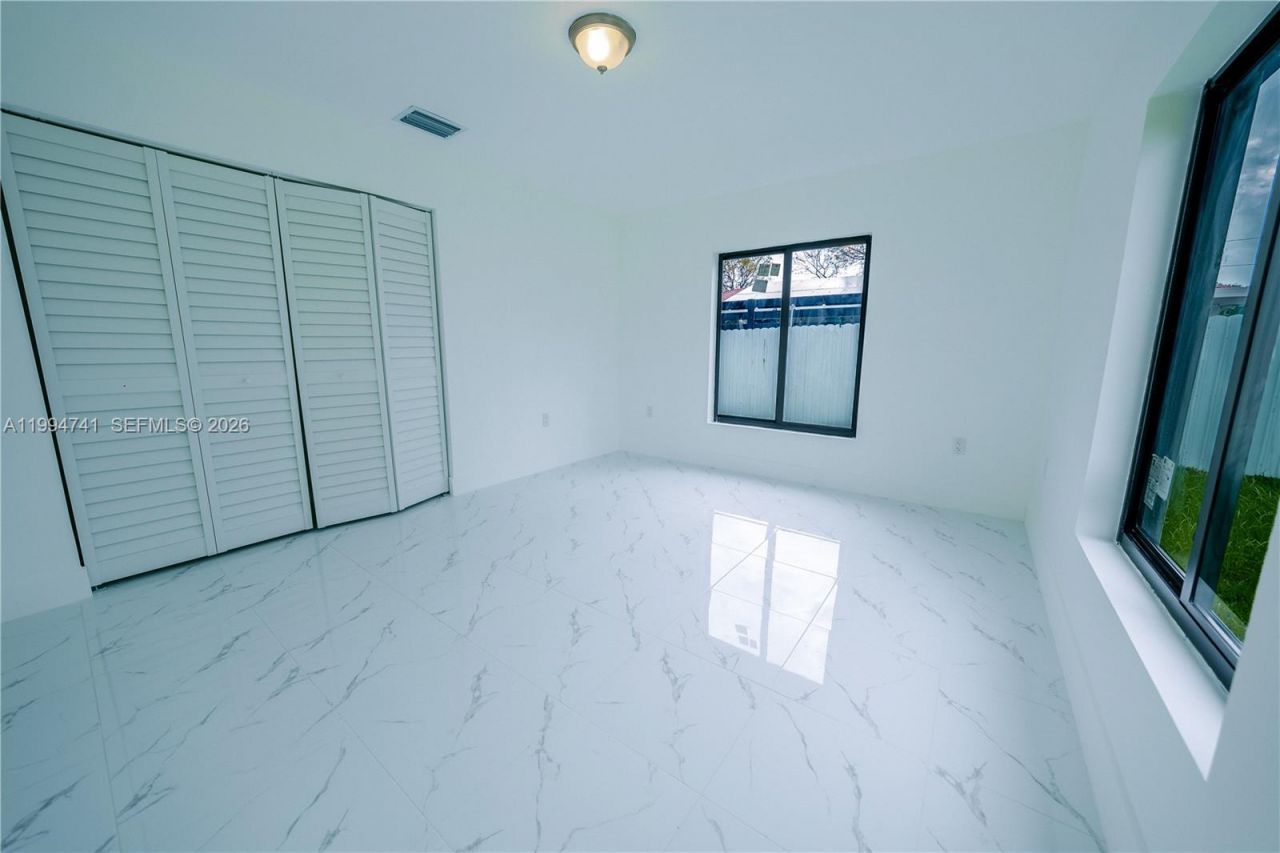 1112 NW 81st St, Miami, FL 33150 Photo