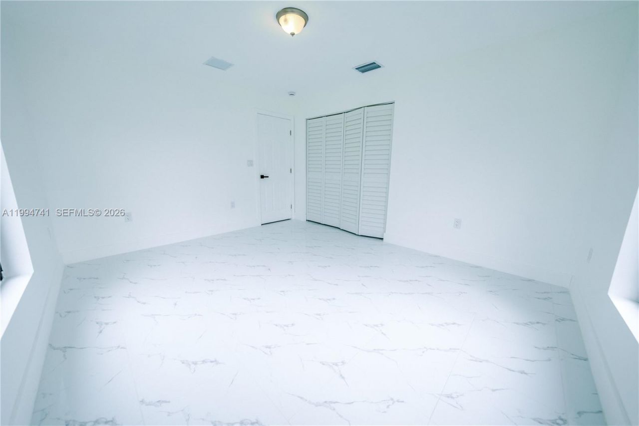 1112 NW 81st St, Miami, FL 33150 Photo