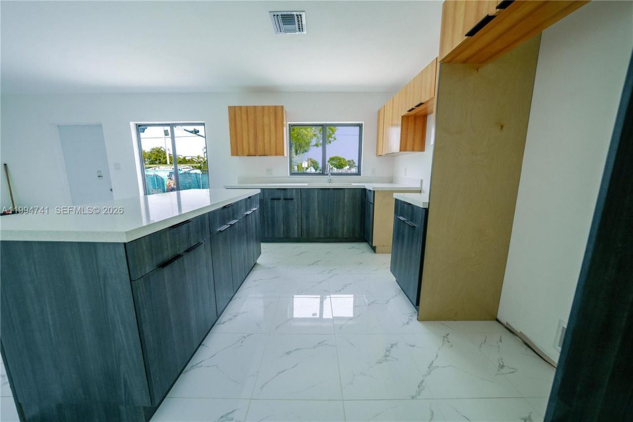 1112 NW 81st St, Miami, FL 33150 Photo