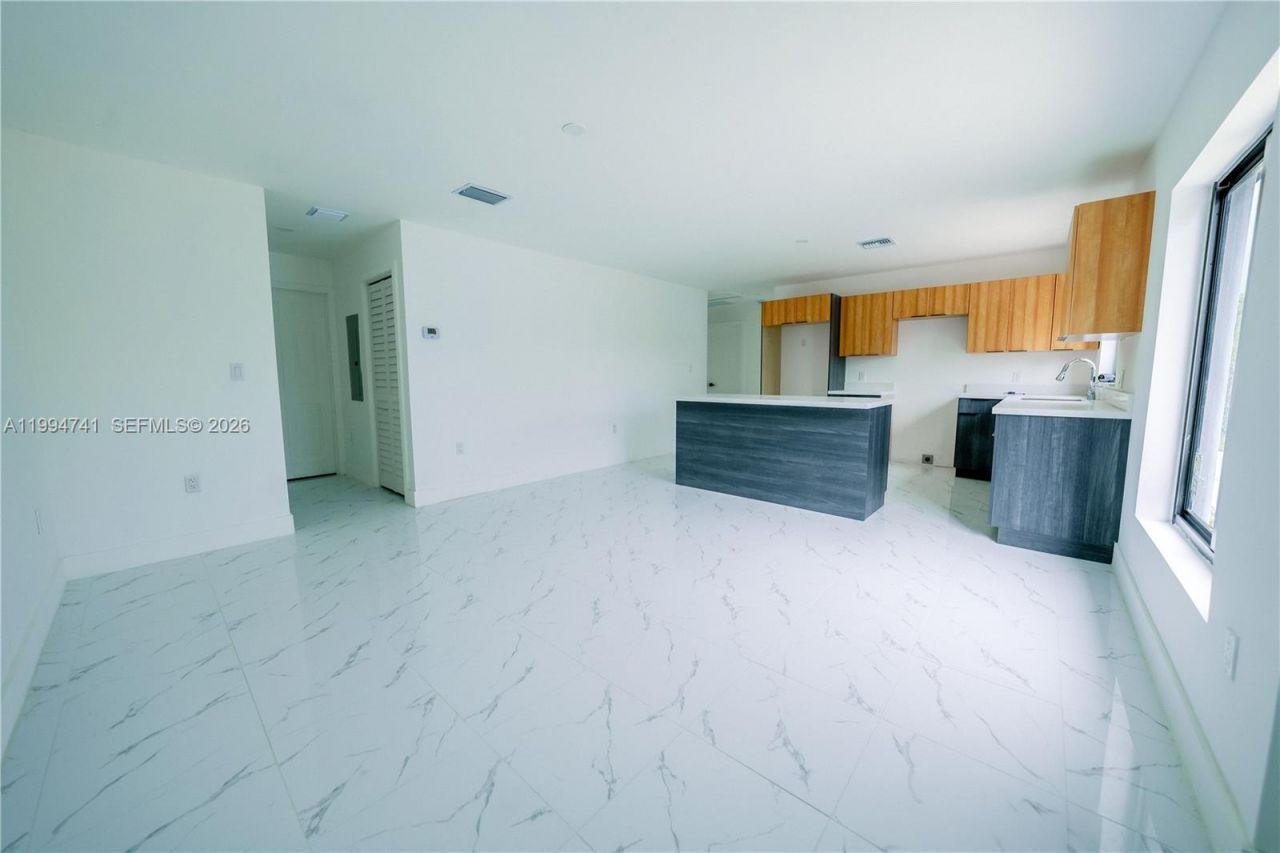 1112 NW 81st St, Miami, FL 33150 Photo