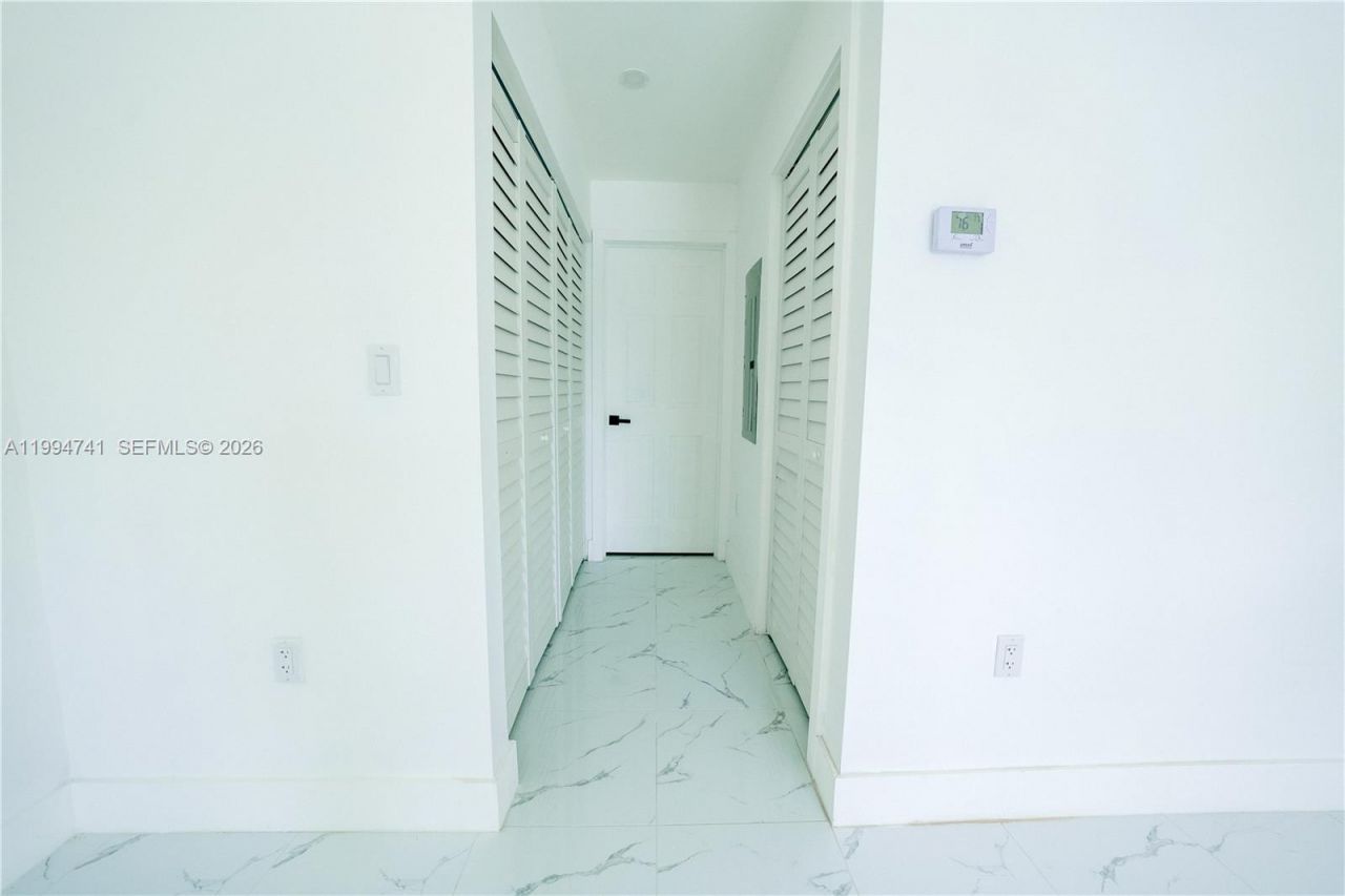 1112 NW 81st St, Miami, FL 33150 Photo