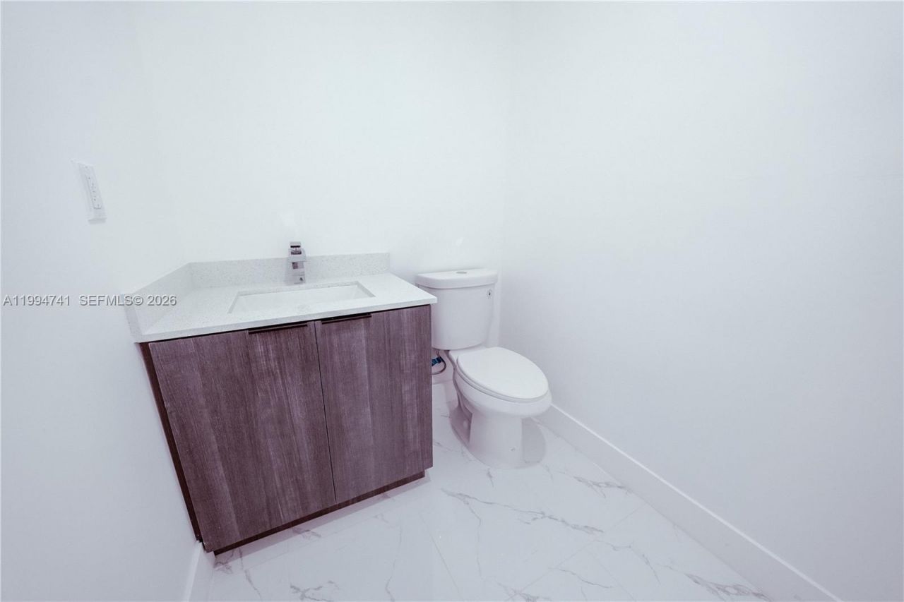 1112 NW 81st St, Miami, FL 33150 Photo