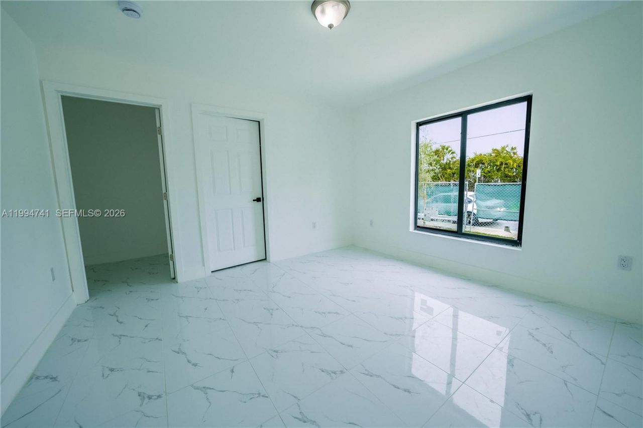 1112 NW 81st St, Miami, FL 33150 Photo