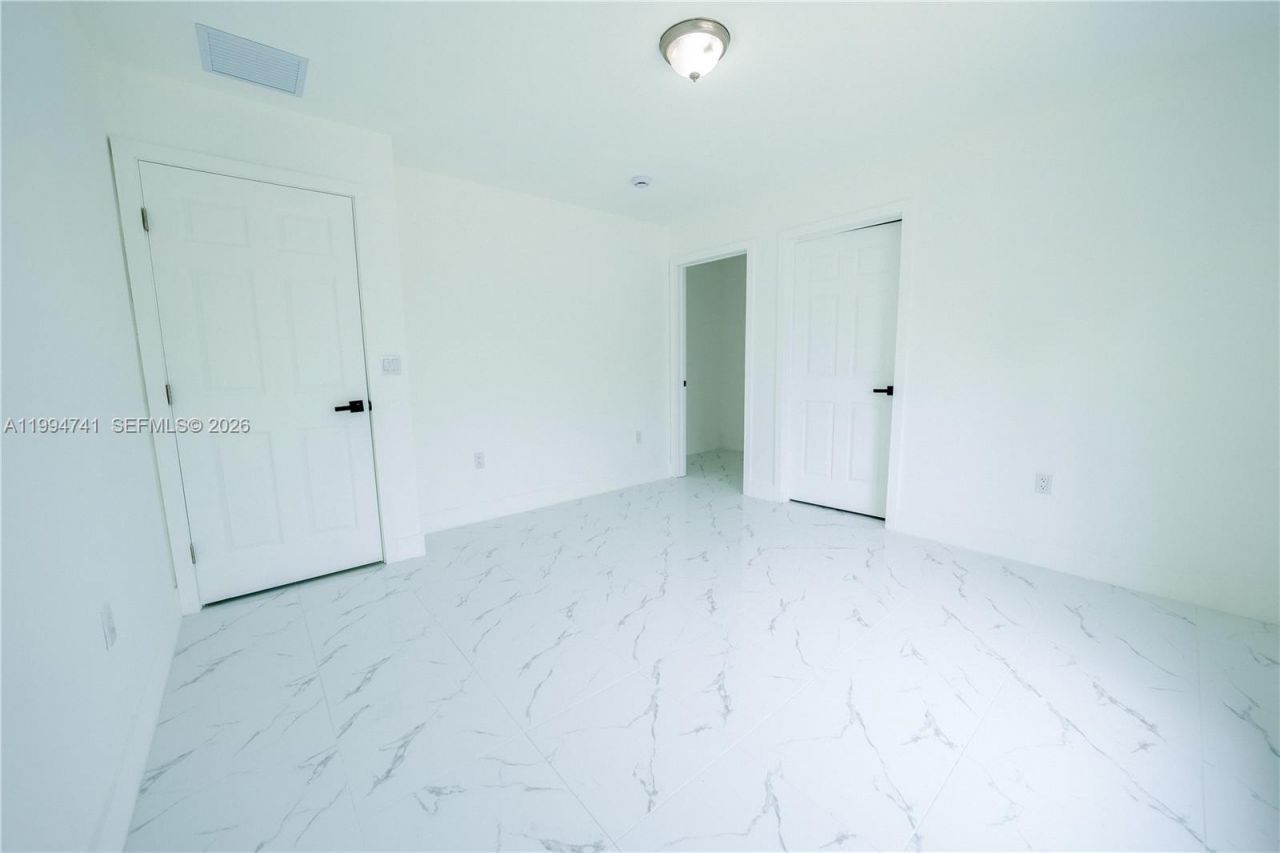 1112 NW 81st St, Miami, FL 33150 Photo