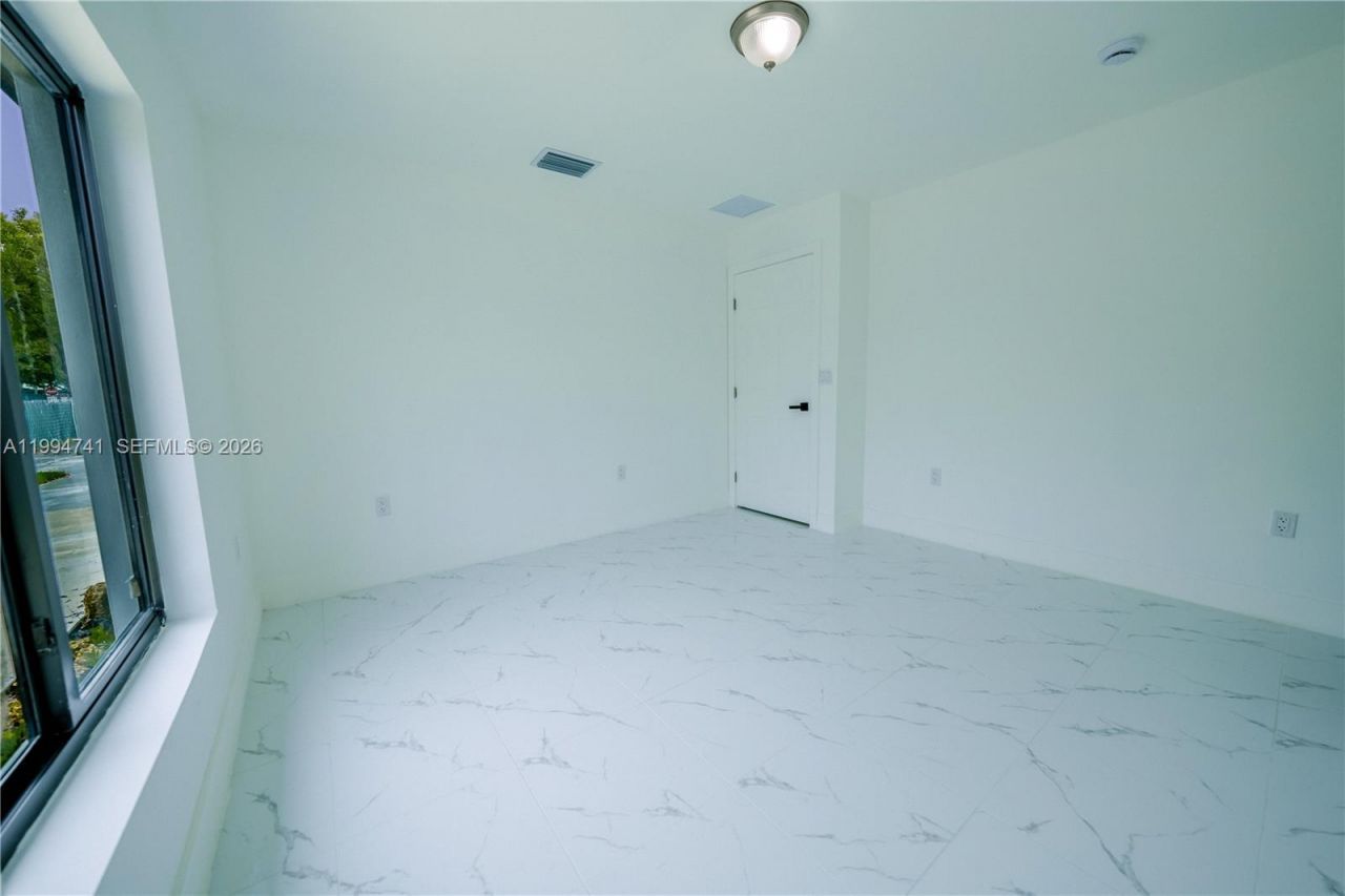 1112 NW 81st St, Miami, FL 33150 Photo