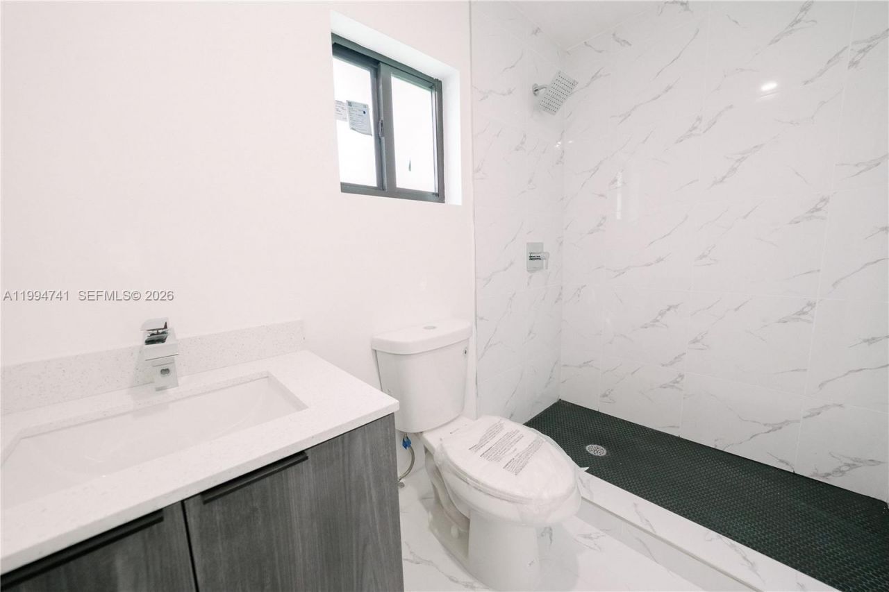 1112 NW 81st St, Miami, FL 33150 Photo