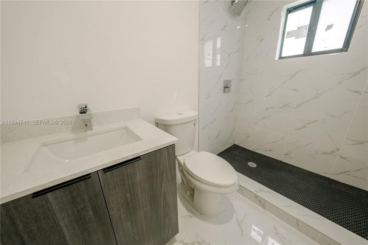 1112 NW 81st St, Miami, FL 33150 Photo