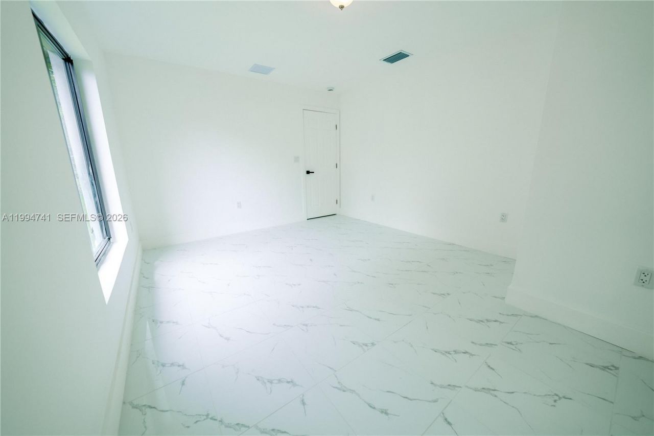 1112 NW 81st St, Miami, FL 33150 Photo