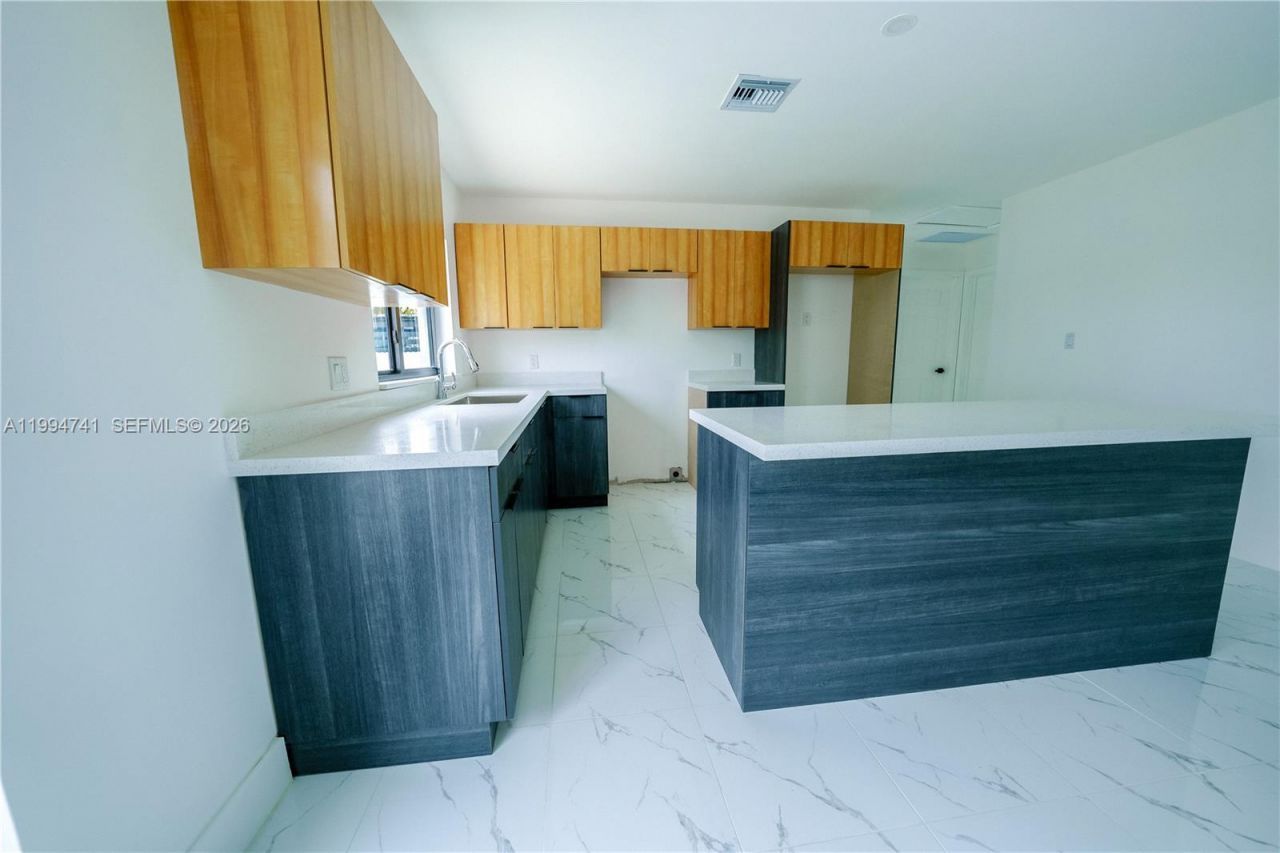 1112 NW 81st St, Miami, FL 33150 Photo