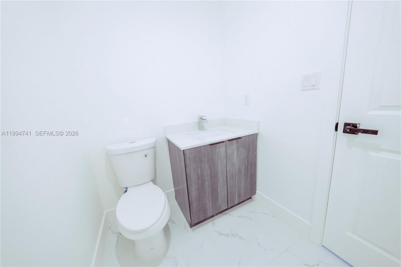 1112 NW 81st St, Miami, FL 33150 Photo