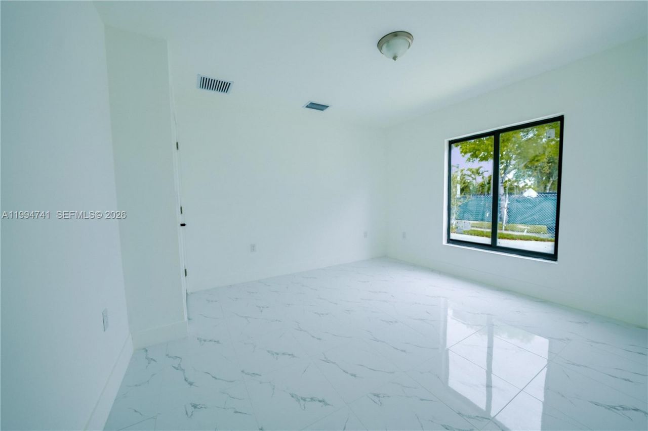 1112 NW 81st St, Miami, FL 33150 Photo