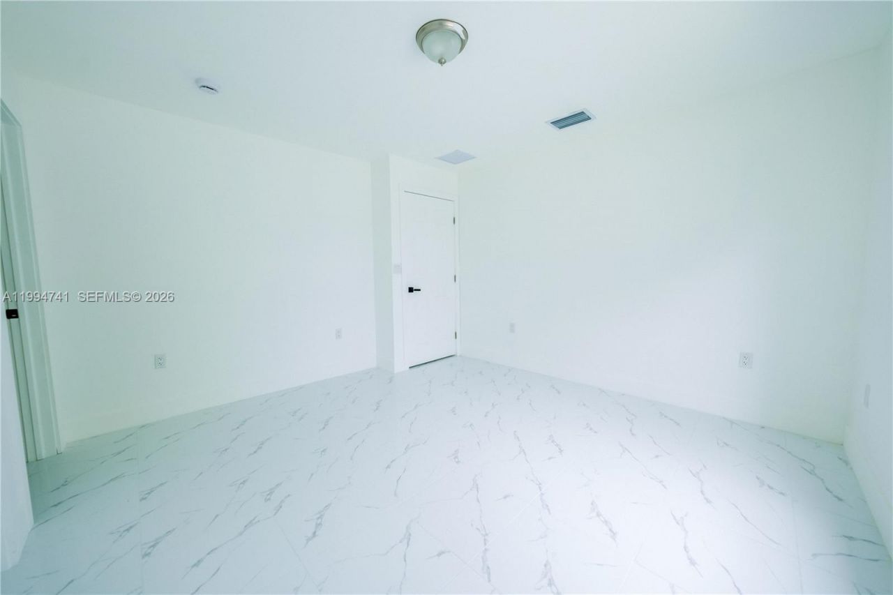 1112 NW 81st St, Miami, FL 33150 Photo