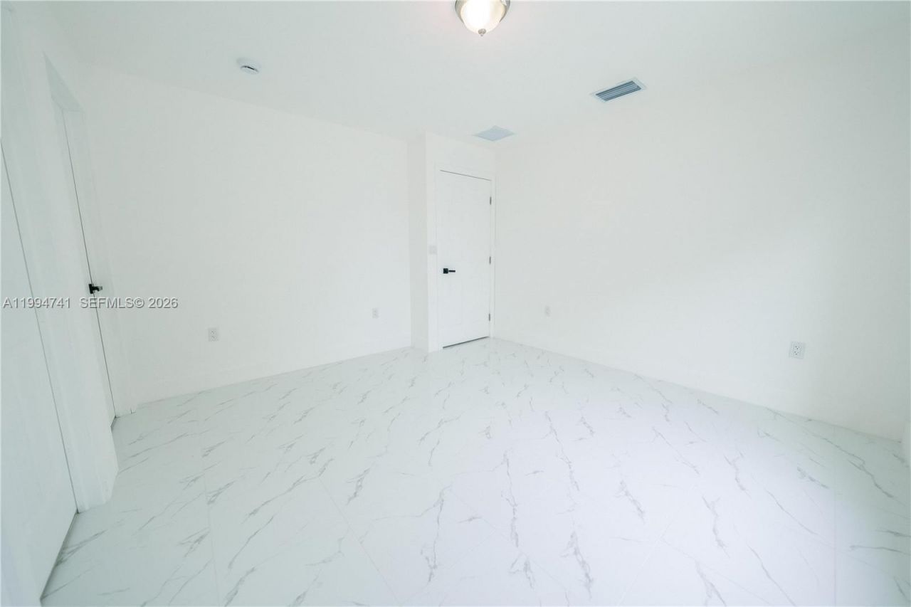 1112 NW 81st St, Miami, FL 33150 Photo