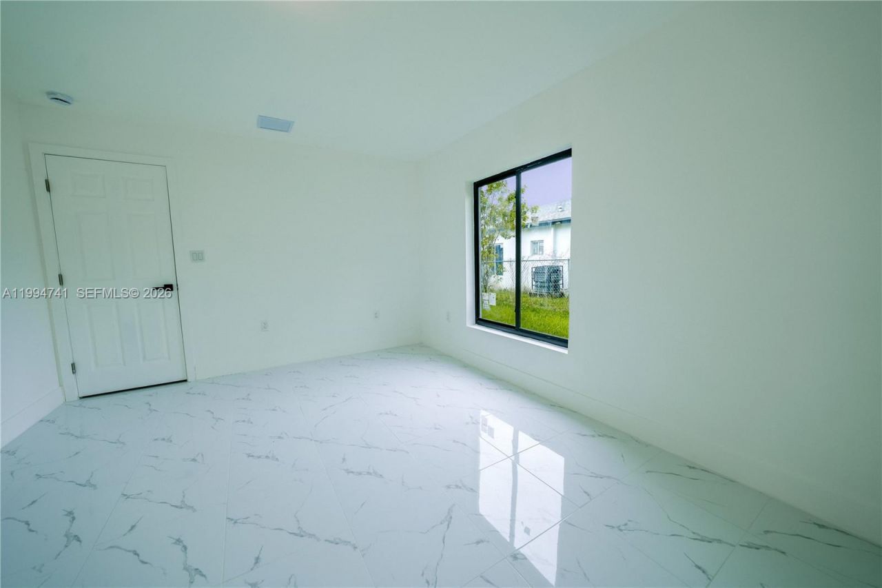 1112 NW 81st St, Miami, FL 33150 Photo