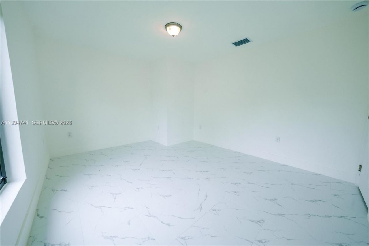 1112 NW 81st St, Miami, FL 33150 Photo