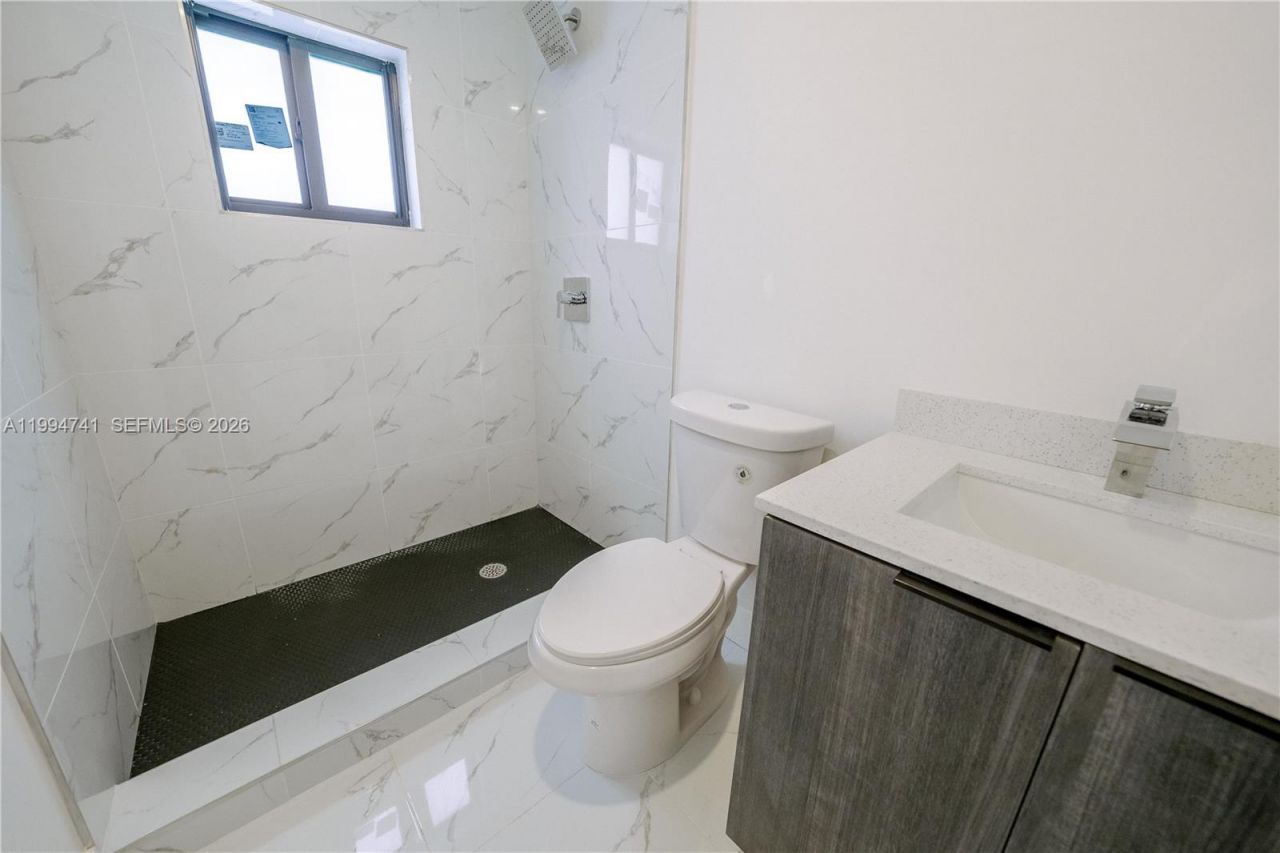 1112 NW 81st St, Miami, FL 33150 Photo