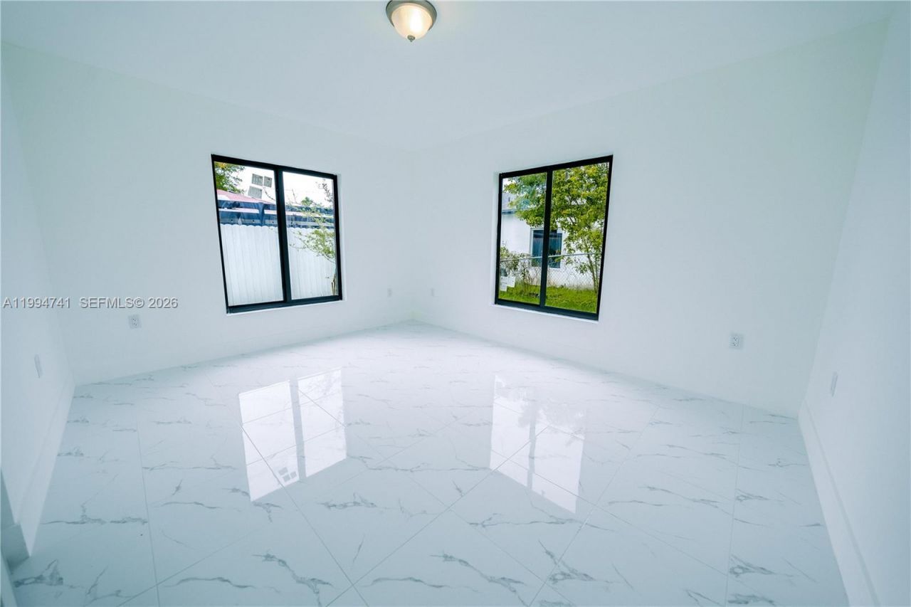 1112 NW 81st St, Miami, FL 33150 Photo