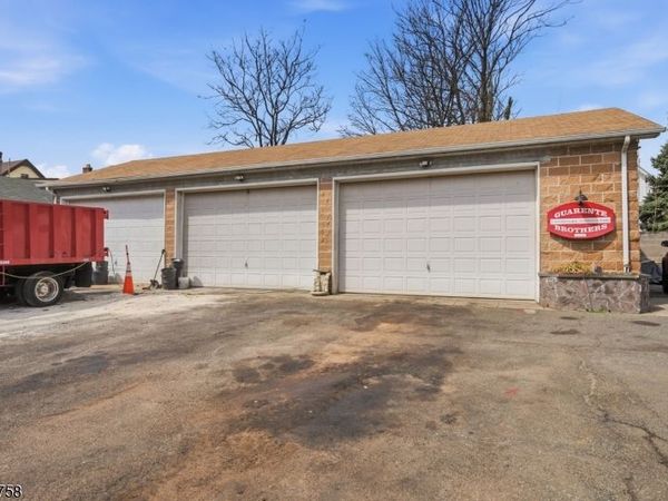 437 Burnside St, Orange, NJ 07050