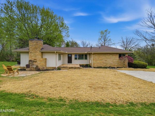 1327 N Briscoe Circle, Knoxville, TN 37912