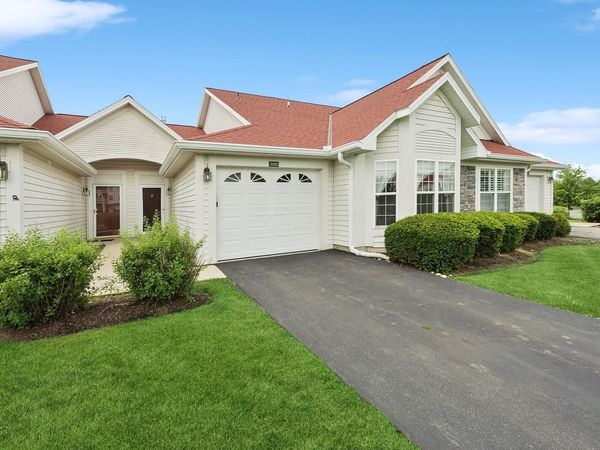 2152 Newbury LANE, Delavan, WI 53115