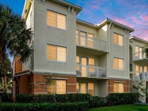 9857 Baywinds Boulevard, Unit 9207, Royal Palm Beach, FL 33411