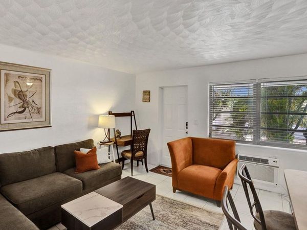 820 NE 16th Avenue, Fort Lauderdale, FL 33304