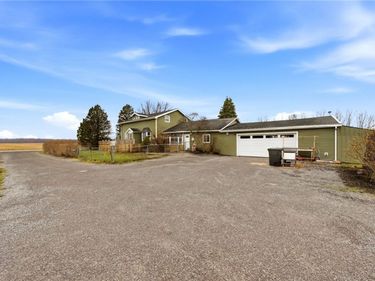 3661 Long Bridge Road , Albion, NY 14411