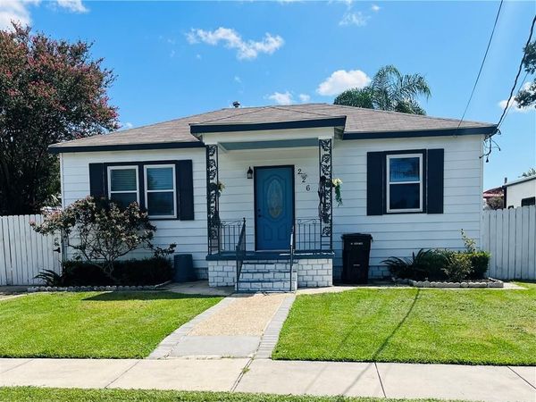 226 E CASA CALVO Street , Chalmette, LA 70043