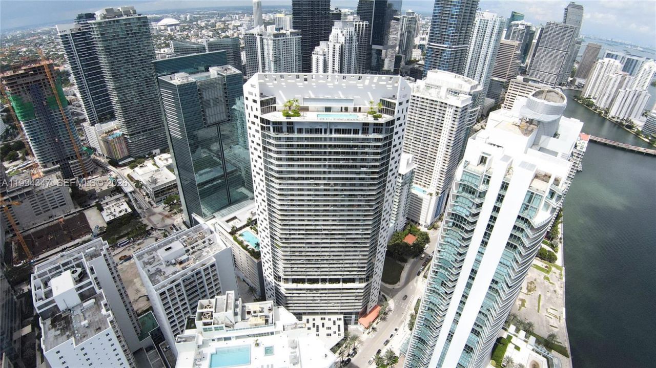 1300 Brickell Bay Dr, Unit 3100, Miami, FL 33131 Photo