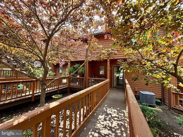 102 TECUMSEH TRAIL , HEDGESVILLE, WV 25427