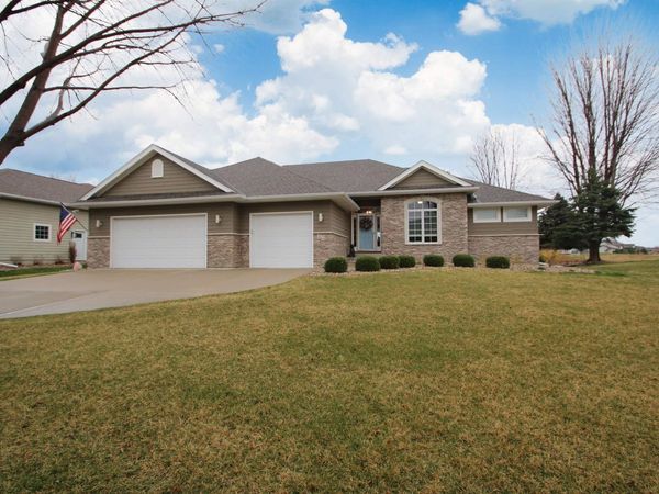 479 E Sawgrass Trail, Dakota Dunes, SD 57049