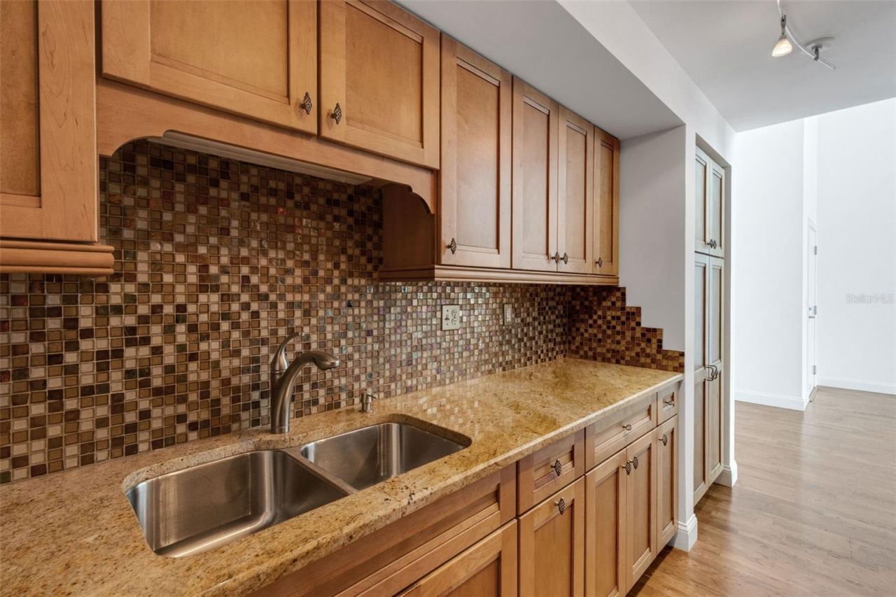 1990 Main Street , Unit 4, Sarasota, FL 34236 Photo