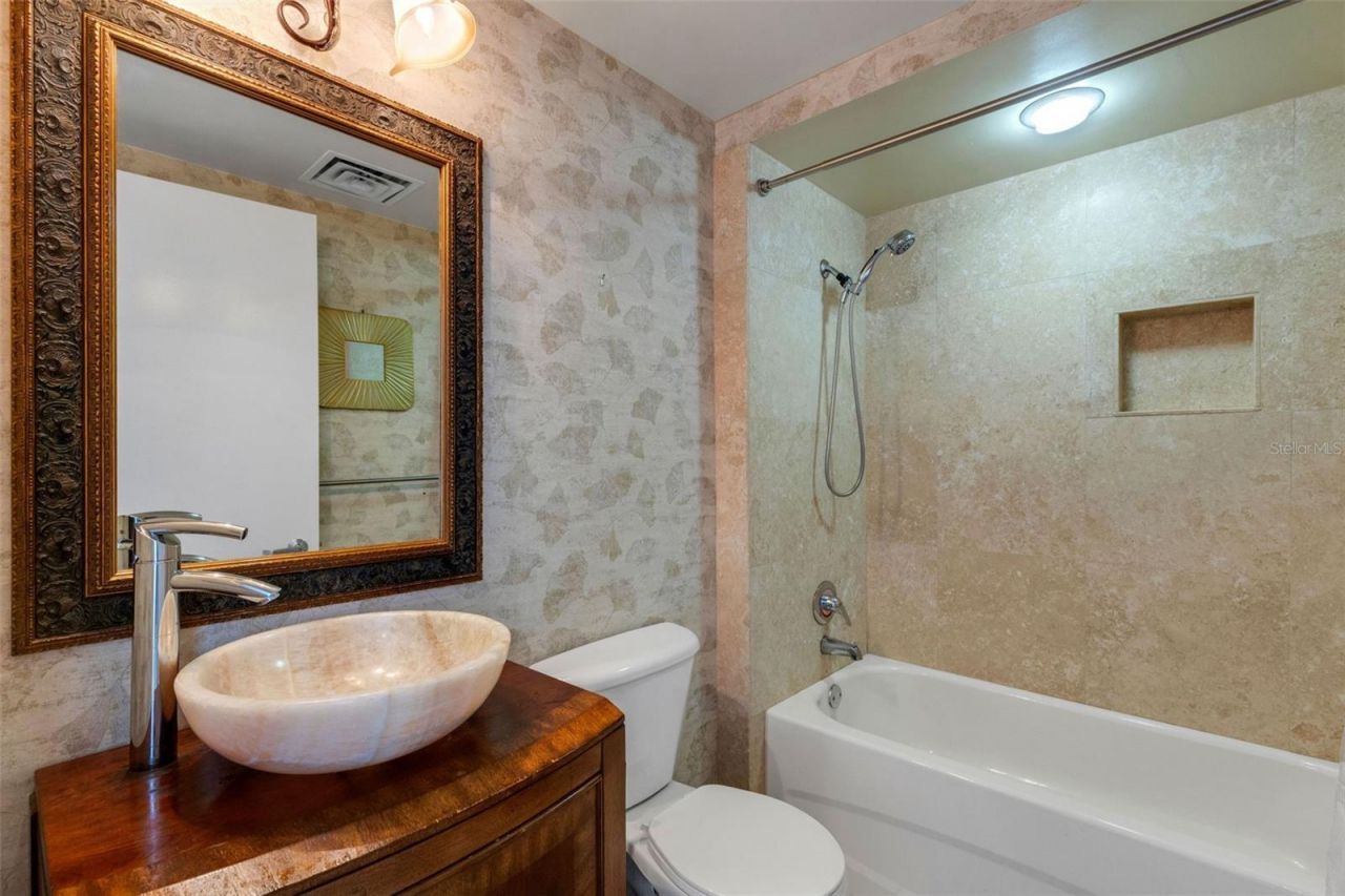 1990 Main Street , Unit 4, Sarasota, FL 34236 Photo