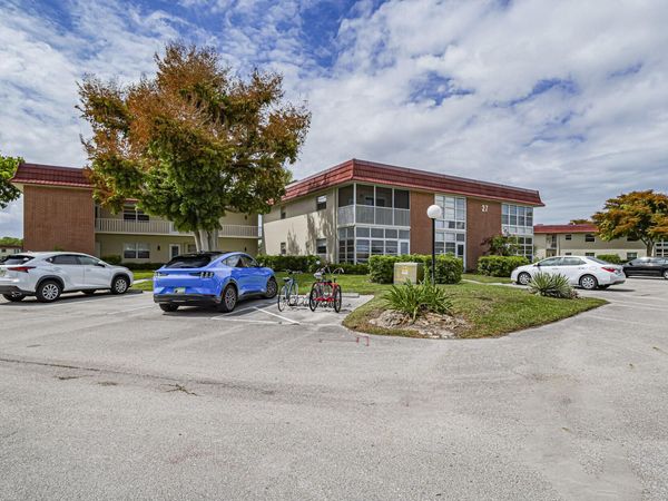 27 Pine Arbor Lane, Unit 205, Vero Beach, FL 32962