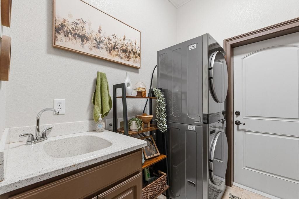 2060 Timmerman Rd.  Photo 39