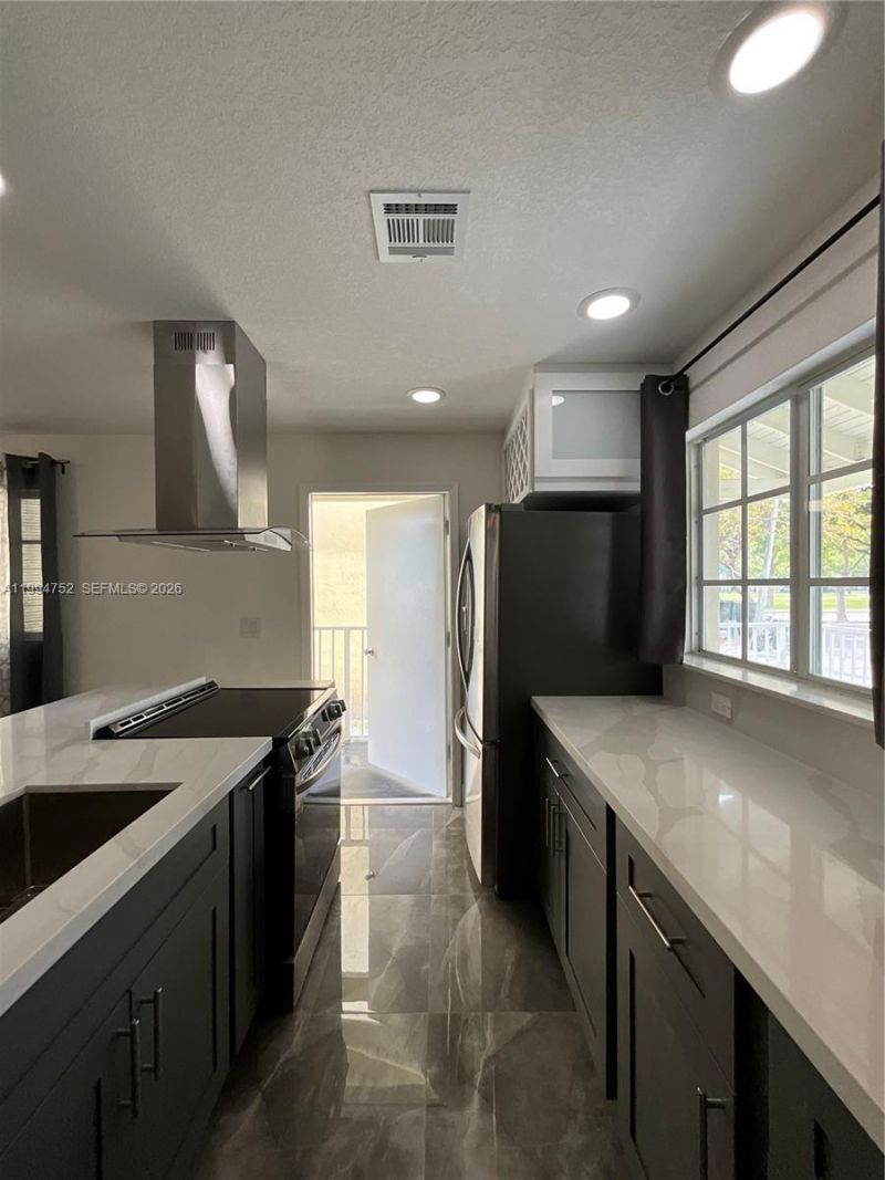 435 NW 19th Ln, Unit 19, Miami, FL 33136 Photo