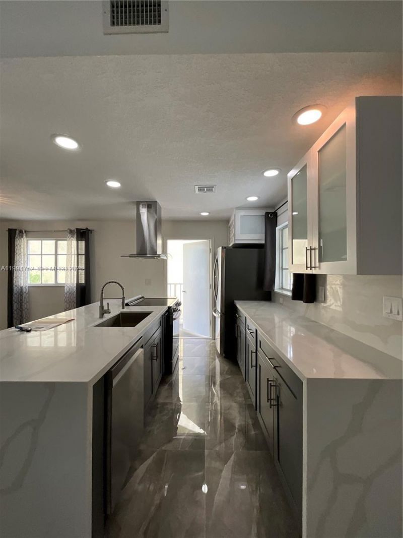 435 NW 19th Ln, Unit 19, Miami, FL 33136 Photo