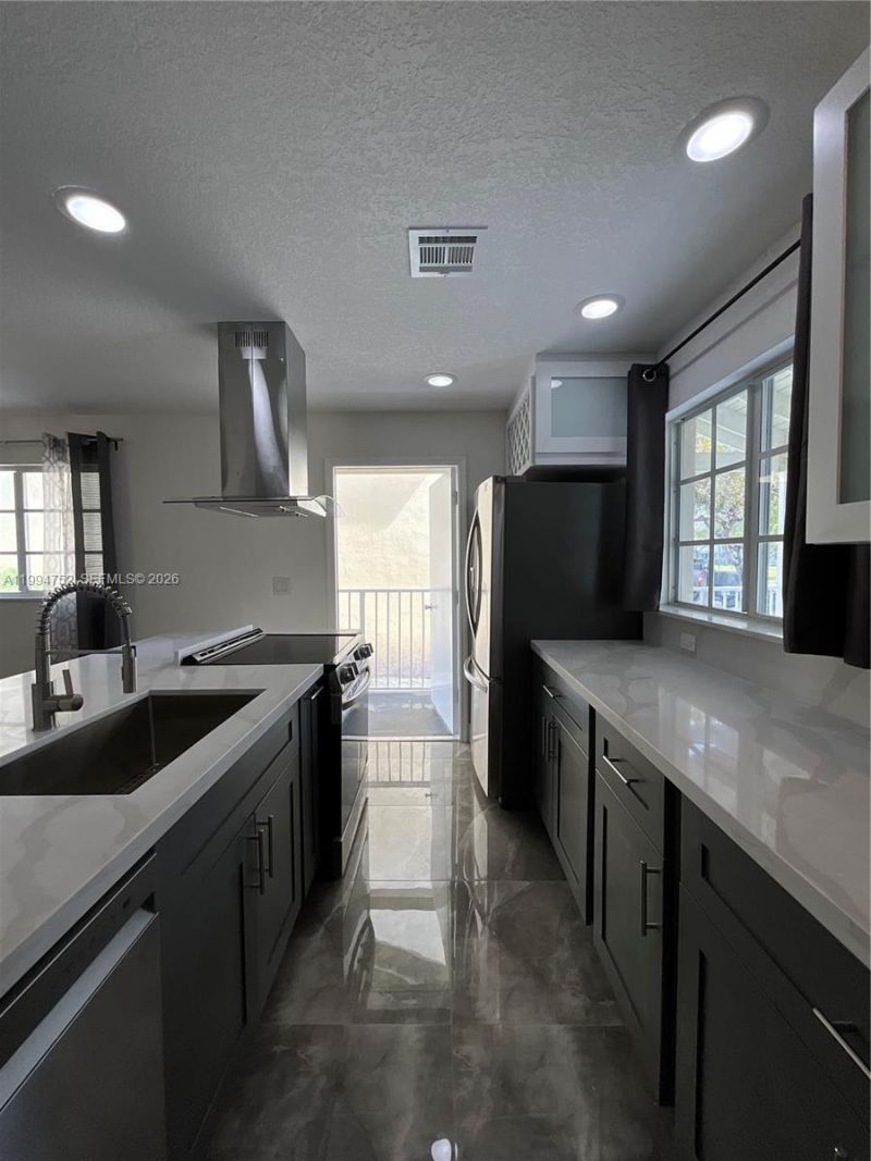 435 NW 19th Ln, Unit 19, Miami, FL 33136 Photo