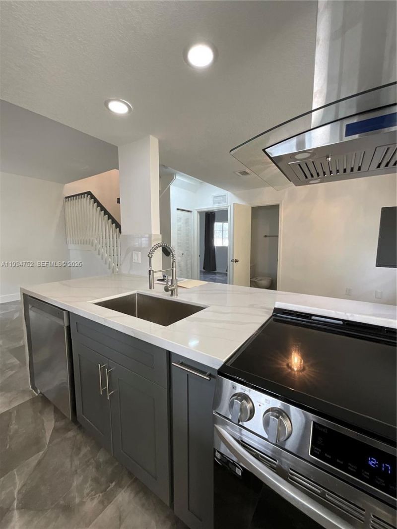 435 NW 19th Ln, Unit 19, Miami, FL 33136 Photo