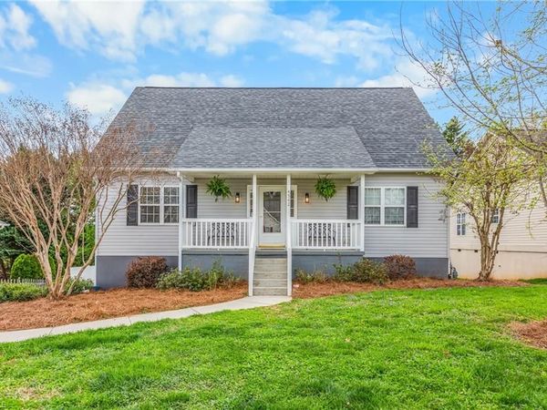 4542 Bottoms Rock Lane , Pfafftown, NC 27040