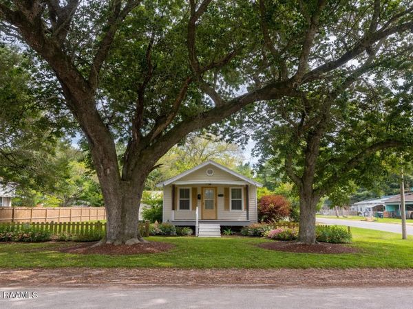 301 N Frederick Avenue , Kaplan, LA 70548
