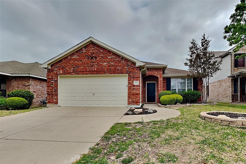 4321 Latigo Circle, Fort Worth, TX 76244 Main Photo