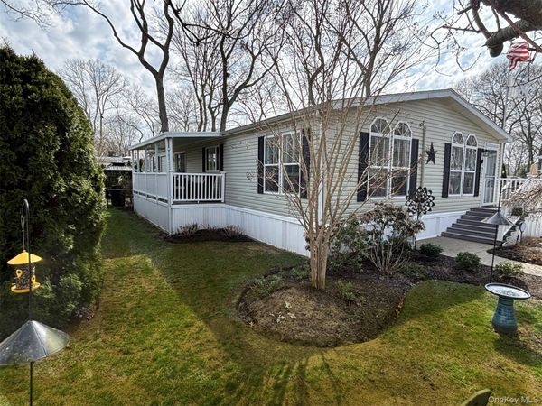 1661 Old Country Road, Unit 62, Riverhead, NY 11901