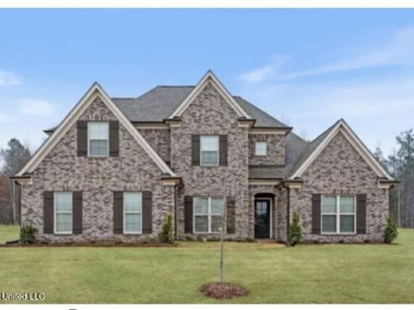 777 Hazelwood Drive, Lake Cormorant, MS 38641